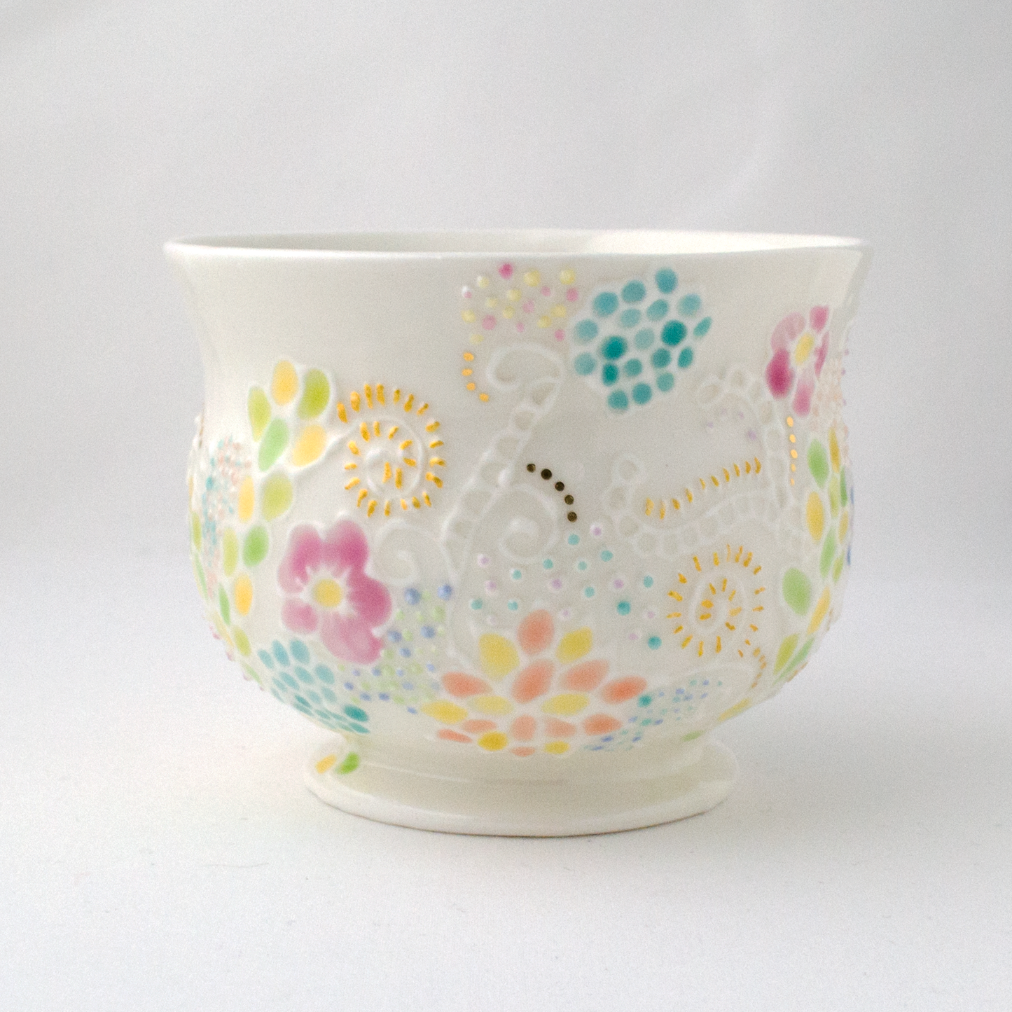 色絵金彩盛花カップ -咲き渡る-