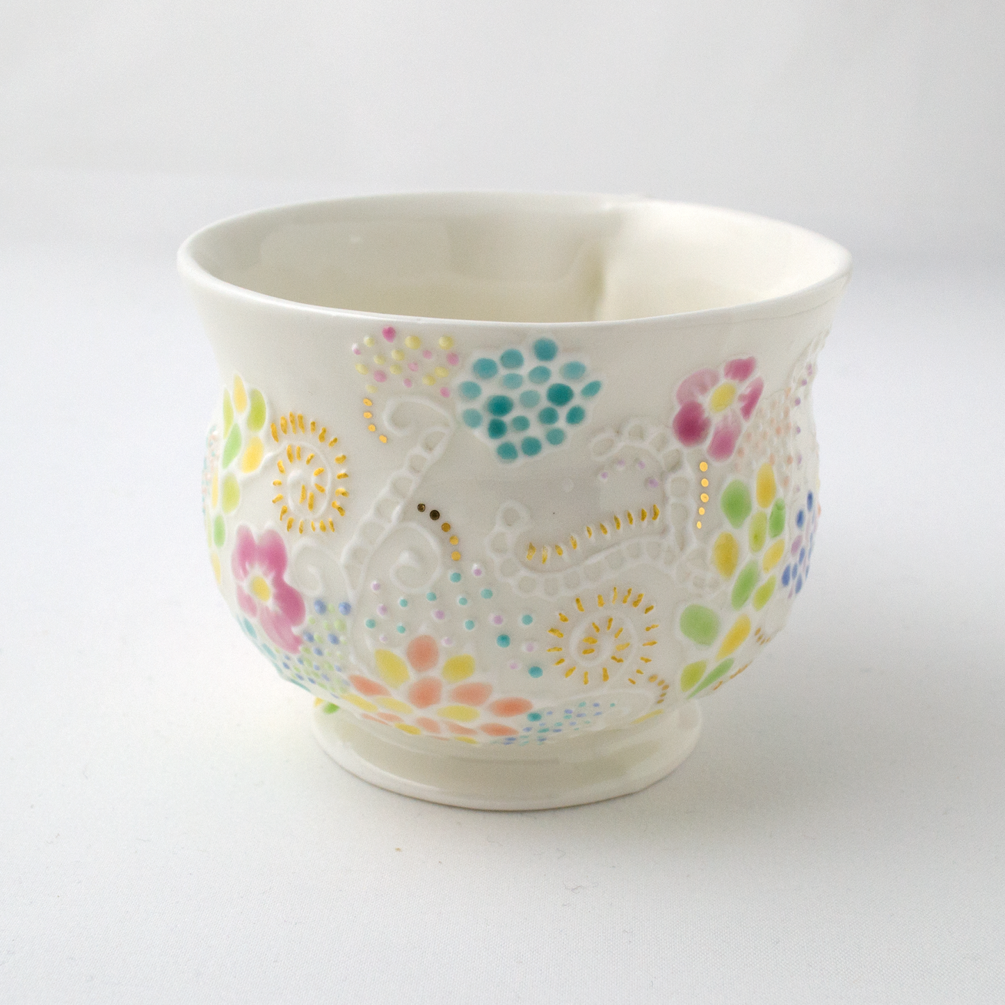 色絵金彩盛花カップ -咲き渡る-
