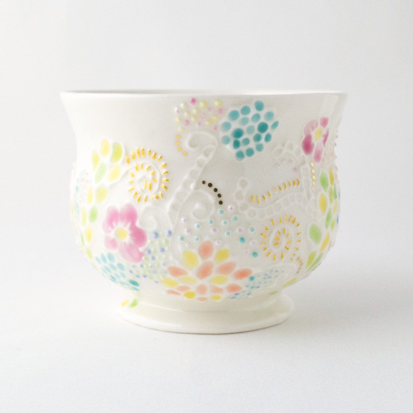 色絵金彩盛花カップ -咲き渡る-